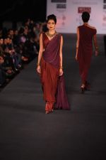 Model walks the ramp for Tarun Tahiliani at Wills Lifestyle India Fashion Week Autumn Winter 2012 Day 2 on 16th Feb 2012 (15).JPG